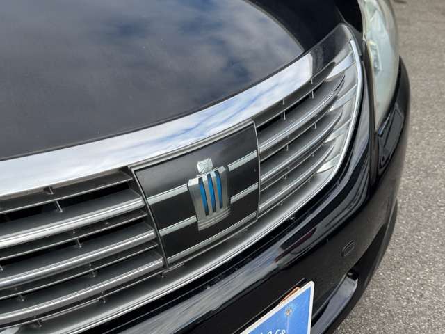 2009 Toyota Crown Hybrid – thumbnail 2