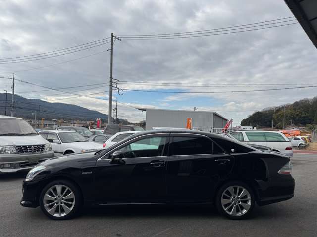 2009 Toyota Crown Hybrid – thumbnail 3