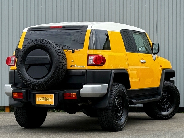 2011 Toyota FJ Cruiser – thumbnail 4