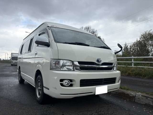 2009 Toyota Hiace – thumbnail 2
