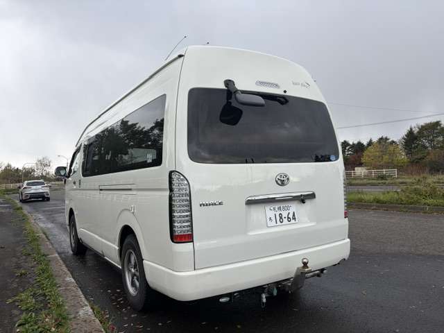 2009 Toyota Hiace – thumbnail 4