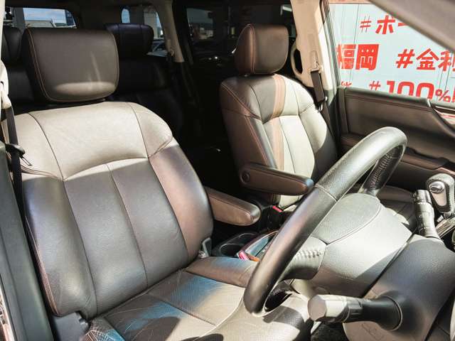 2010 Nissan Elgrand – thumbnail 4
