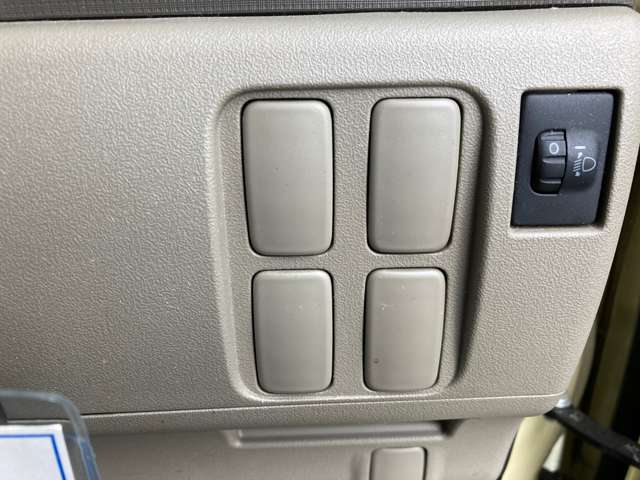 2010 Daihatsu Tanto – thumbnail 3