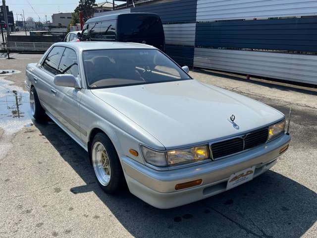 1992 Nissan Laurel – thumbnail 2