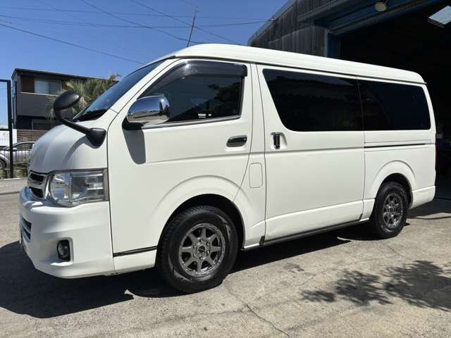 2011 Toyota Hiace – thumbnail 4