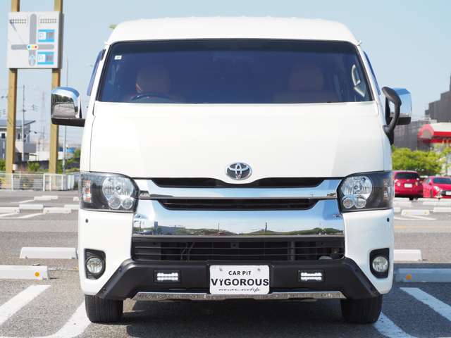 2011 Toyota Regius Ace – thumbnail 4