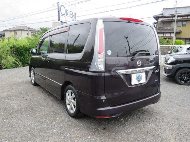 2011 Nissan Serena – thumbnail 2