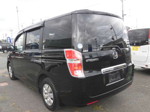2011 Honda Stepwgn – thumbnail 3