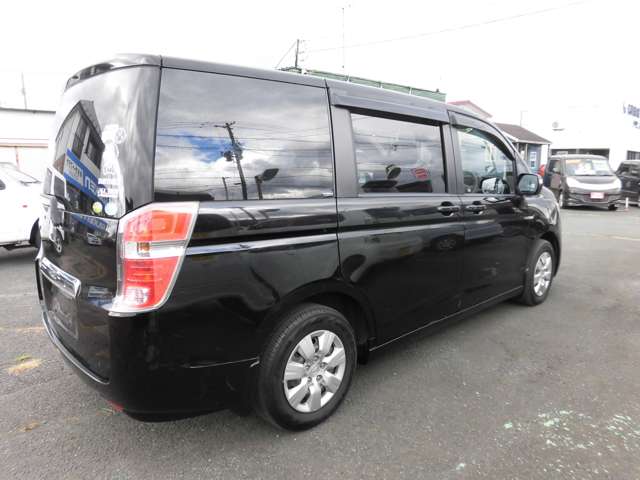 2011 Honda Stepwgn – thumbnail 4