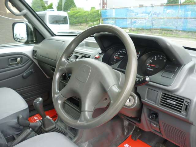 1999 Mitsubishi Pajero – thumbnail 2