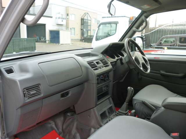 1999 Mitsubishi Pajero – thumbnail 4