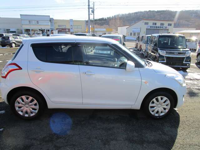 2011 Suzuki Swift – thumbnail 4