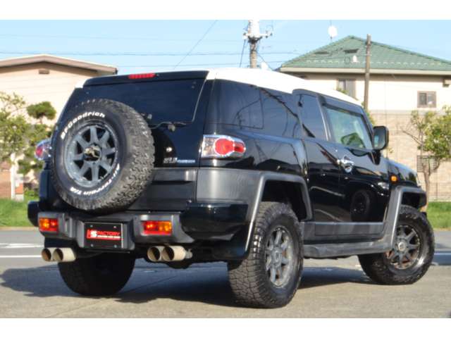 2011 Toyota FJ Cruiser – thumbnail 2