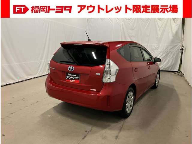 2011 Toyota Prius Alpha – thumbnail 4