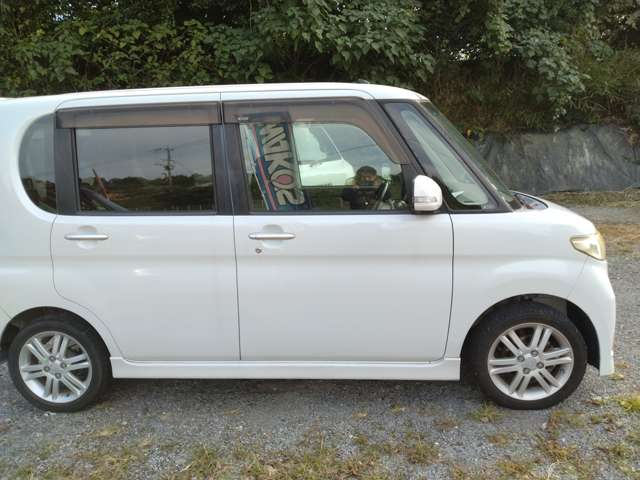 2009 Daihatsu Tanto – thumbnail 4
