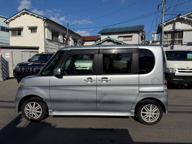 2010 Daihatsu Tanto – thumbnail 4
