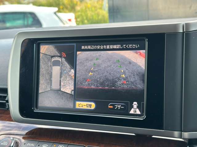 2010 Nissan Elgrand – thumbnail 4