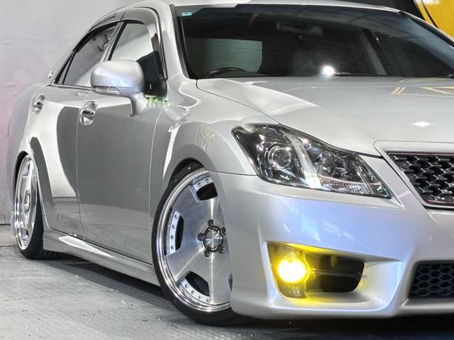 2010 Toyota Crown Athlete – thumbnail 2