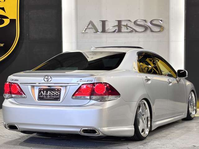 2010 Toyota Crown Athlete – thumbnail 3