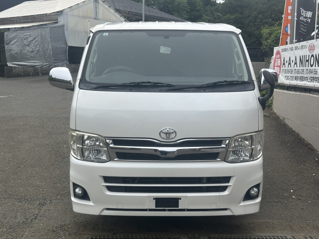 2011 Toyota Hiace – thumbnail 2