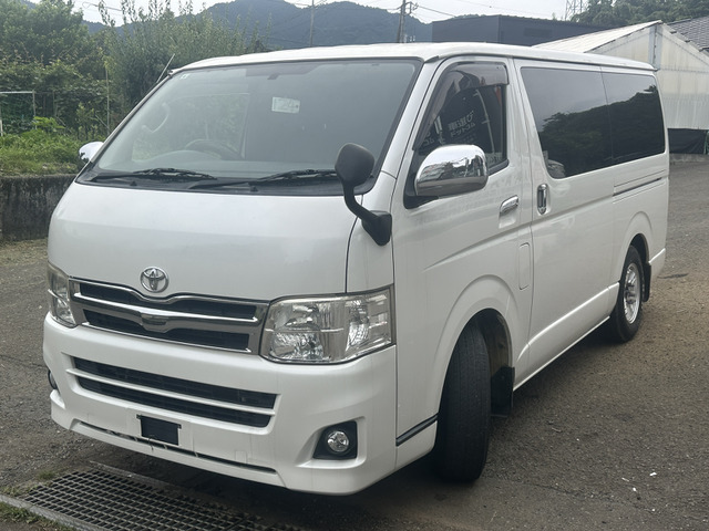 2011 Toyota Hiace – thumbnail 3