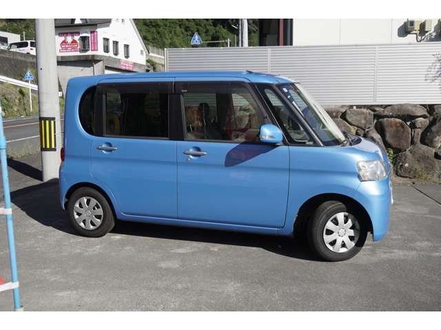 2010 Daihatsu Tanto – thumbnail 2