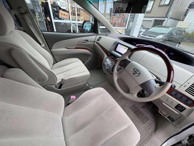 2009 Toyota Estima – thumbnail 4