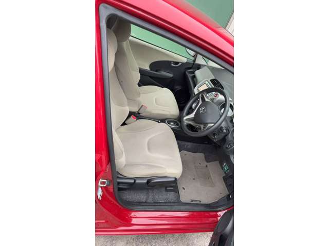 2011 Honda Fit Hybrid – thumbnail 4