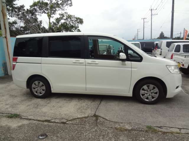 2010 Honda Stepwgn – thumbnail 4