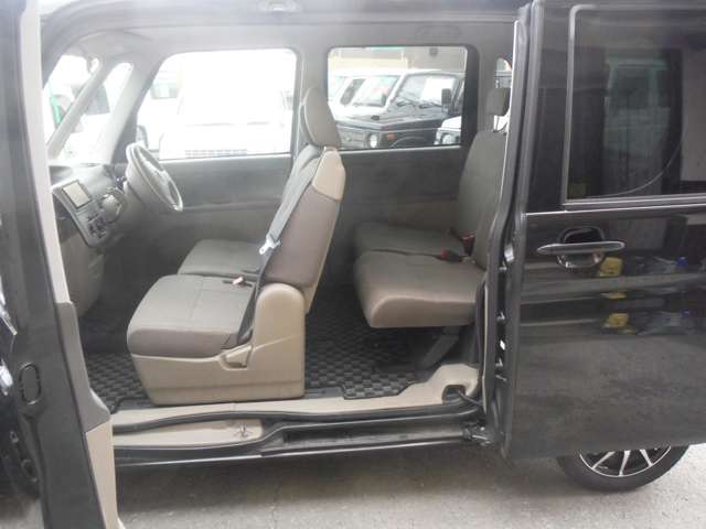 2011 Daihatsu Tanto – thumbnail 4