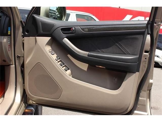 2004 Toyota Hilux Surf – thumbnail 3