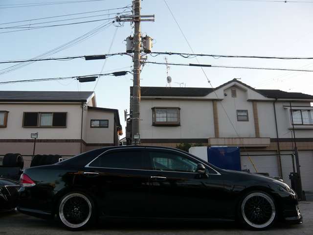 2011 Toyota Crown Athlete – thumbnail 2