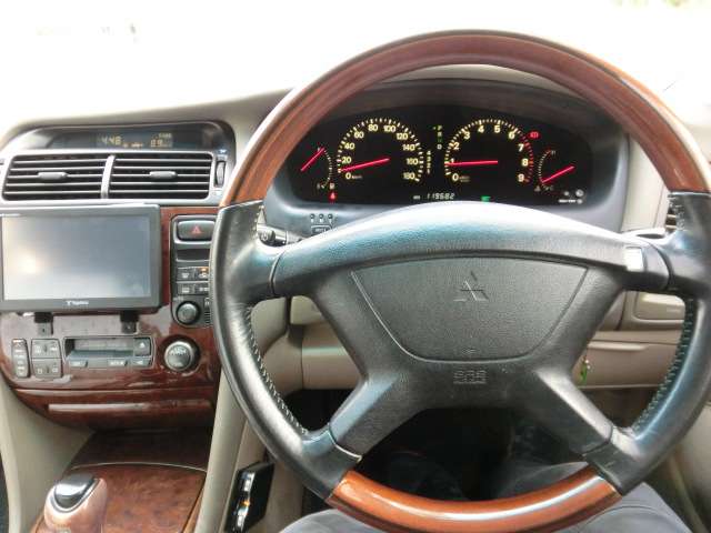2001 Mitsubishi Diamante – thumbnail 3