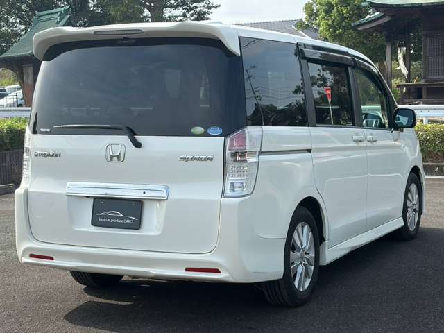 2010 Honda Stepwgn – thumbnail 2