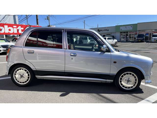 2004 Daihatsu Mira Gino – thumbnail 4