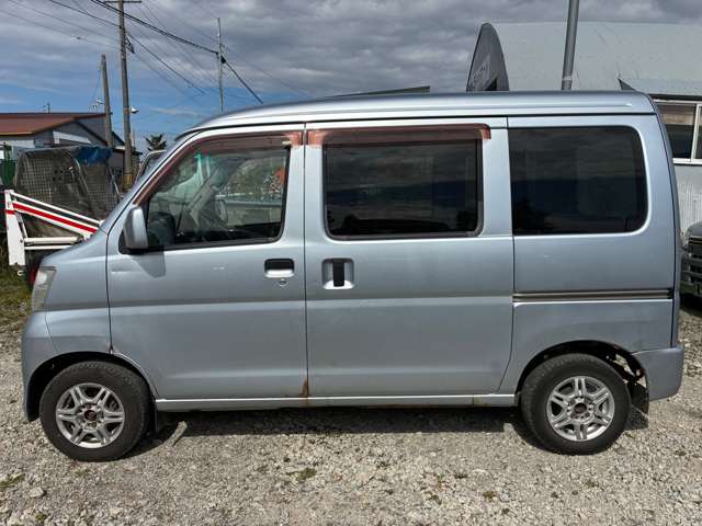2011 Daihatsu Hijet Cargo – thumbnail 3