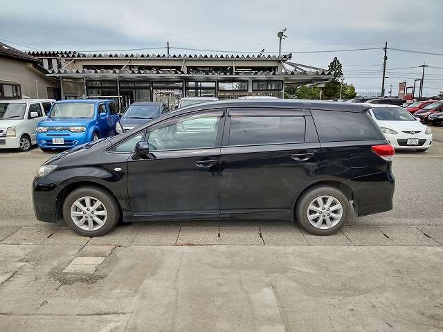 2010 Toyota Wish – thumbnail 3