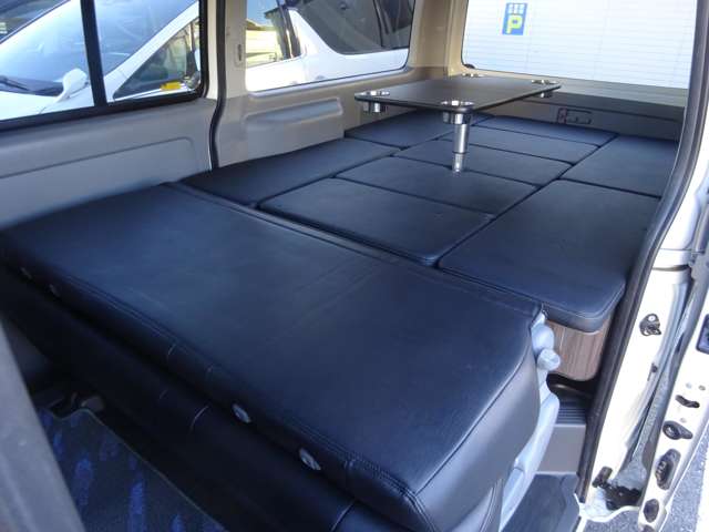 2009 Toyota Hiace – thumbnail 4