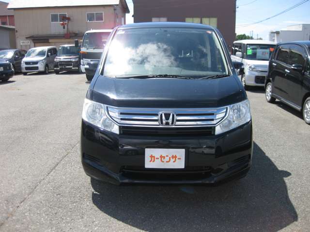 2011 Honda Stepwgn – thumbnail 2