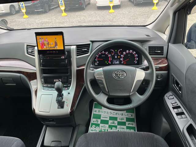 2011 Toyota Vellfire – thumbnail 3