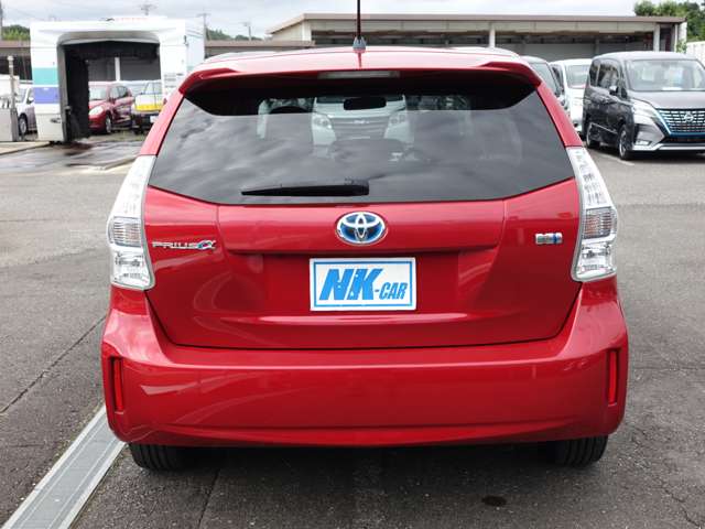 2011 Toyota Prius Alpha – thumbnail 3