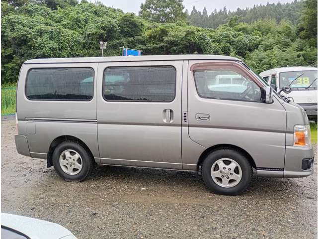 2011 Nissan Caravan – thumbnail 2