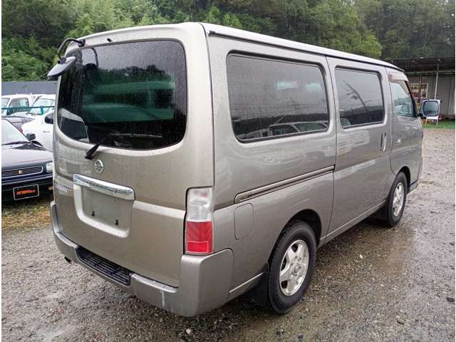 2011 Nissan Caravan – thumbnail 4