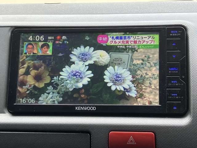 2011 Toyota Hiace – thumbnail 2
