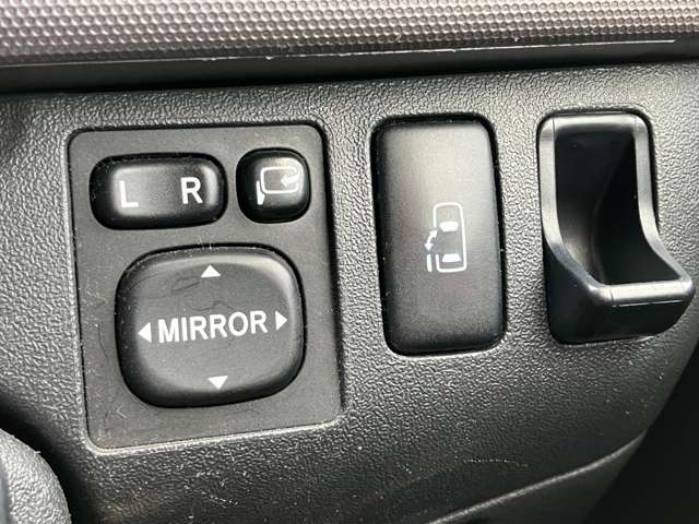 2011 Toyota Hiace – thumbnail 4