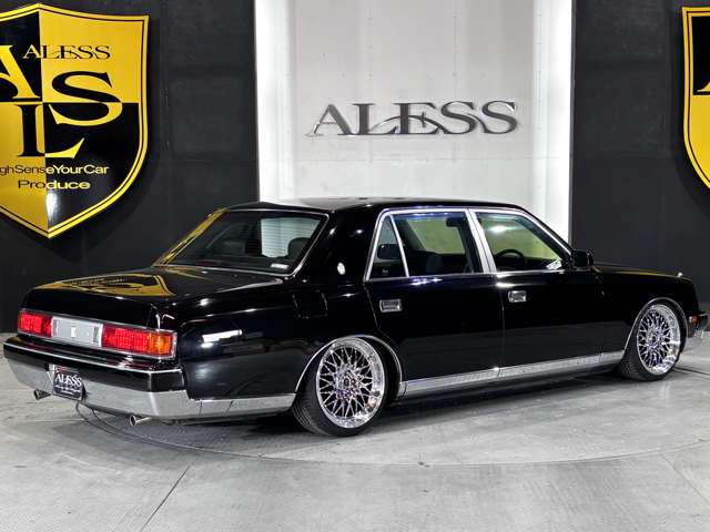 2010 Toyota Century – thumbnail 3