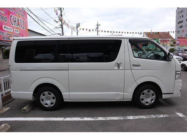 2011 Toyota Regius Ace – thumbnail 4