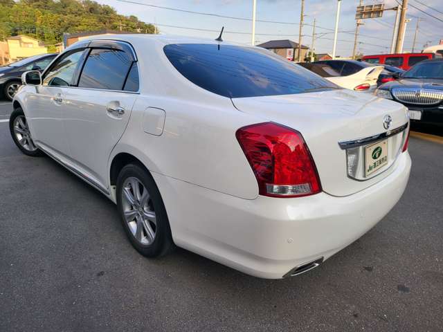 2010 Toyota Crown Majesta – thumbnail 2