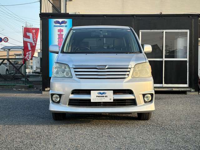 2002 Toyota Noah – thumbnail 2