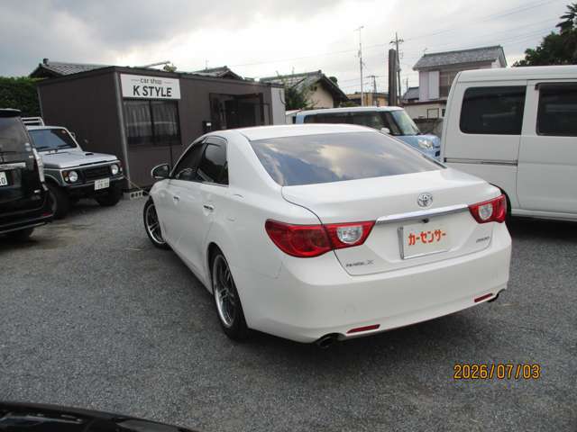 2010 Toyota Mark X – thumbnail 3